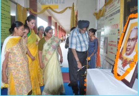 Book-Exhibition-organized-on-Ranganathans-Day-2018-1