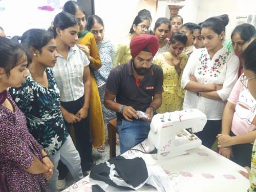 Workshop on Usha Janome automatic sewing machine