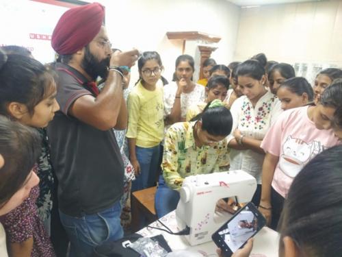 Workshop-on-Usha-Janome-automatic-sewing-machine-19th-September-2023-3