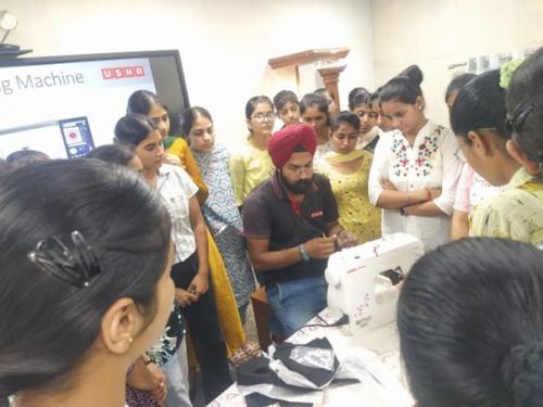 Workshop-on-Usha-Janome-automatic-sewing-machine-19th-September-2023-4